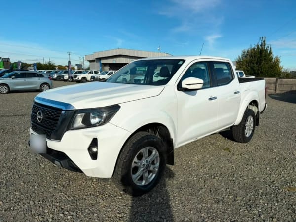 Nissan Navara D Cab Mt 4x4 2.3 Xe año 2023 Nissan Navara D Cab Mt 4x4 2.3 Xe año 2023