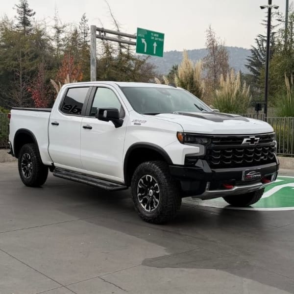 CHEVROLET SILVERADO 5.3 Cc Lt Tb At 4x4 año 2023 CHEVROLET SILVERADO 5.3 Cc Lt Tb At 4x4 año 2023