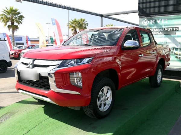 Mitsubishi L200 2.4 Katana Crt Diesel Dob. Cab. 4x4 Mt 4p año 2023 Mitsubishi L200 2.4 Katana Crt Diesel Dob. Cab. 4x4 Mt 4p año 2023