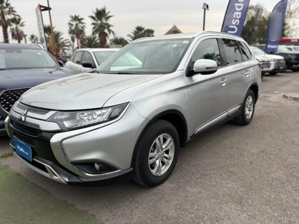 Mitsubishi Outlander 2.0 4x2 Mt 5p año 2021 Mitsubishi Outlander 2.0 4x2 Mt 5p año 2021