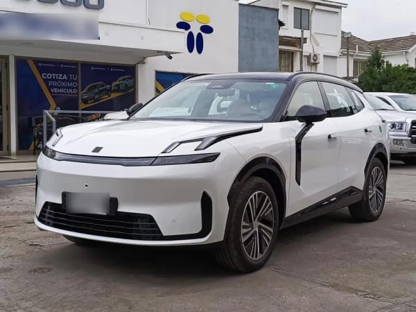 Lynk&Co 08 Phev Pro año 2027