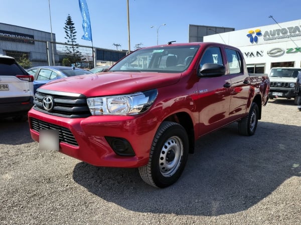 Toyota Hilux 2.4 Diesel 4x2 T/m año 2023 Toyota Hilux 2.4 Diesel 4x2 T/m año 2023