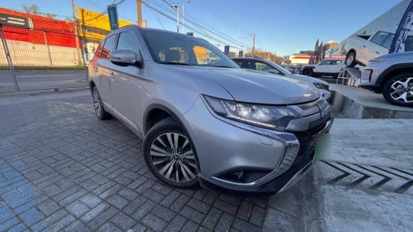 Mitsubishi Outlander 2.4 Glx 4x4 At 5p año 2021 Mitsubishi Outlander 2.4 Glx 4x4 At 5p año 2021