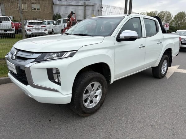 Mitsubishi L200 Katana Cr 4x2 año 2023 Mitsubishi L200 Katana Cr 4x2 año 2023