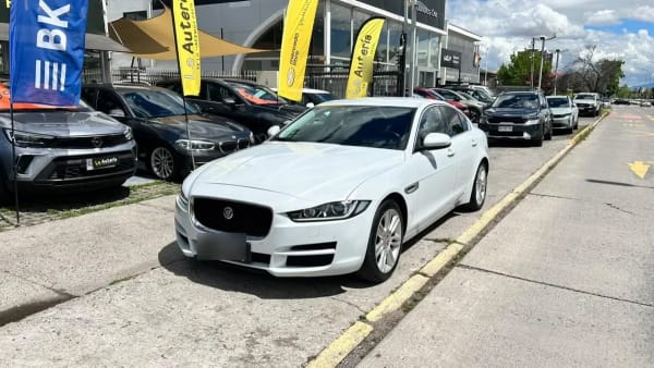 Jaguar Xe 2.0 año 2018