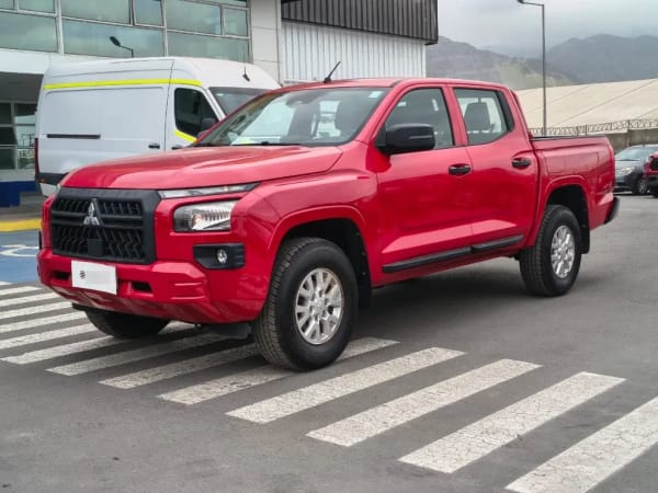 Mitsubishi L200 Katana D/c 2.4 Tdi Mt Xrt 4x4 año 2024 Mitsubishi L200 Katana D/c 2.4 Tdi Mt Xrt 4x4 año 2024