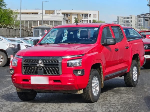 Mitsubishi L200 Katana Xrt 4x4 2.4 año 2024 Mitsubishi L200 Katana Xrt 4x4 2.4 año 2024