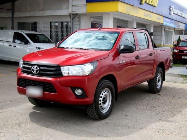 Toyota Hilux D Cab Dx 4x4 2.4 año 2022 Toyota Hilux D Cab Dx 4x4 2.4 año 2022