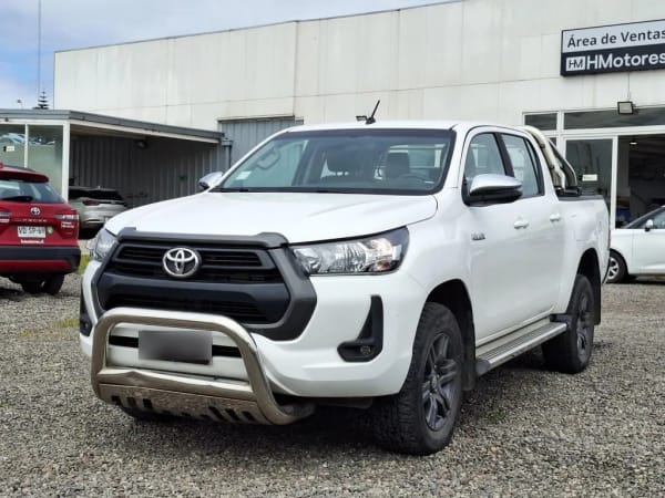 Toyota Hilux Doble Cabina 2.4 4x2 año 2021 Toyota Hilux Doble Cabina 2.4 4x2 año 2021
