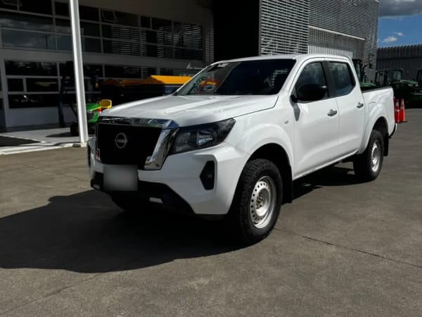 Nissan Navara Dc 4x4 2.3 Tdi Se año 2023 Nissan Navara Dc 4x4 2.3 Tdi Se año 2023
