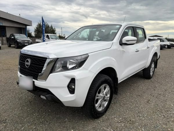 Nissan Navara D Cab Mt 4x4 2.3 año 2023 Nissan Navara D Cab Mt 4x4 2.3 año 2023