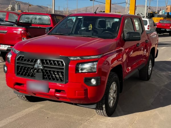 Mitsubishi L200 Katana D/c 2.4 Tdi Mt Xrt 4x4 año 2023 Mitsubishi L200 Katana D/c 2.4 Tdi Mt Xrt 4x4 año 2023