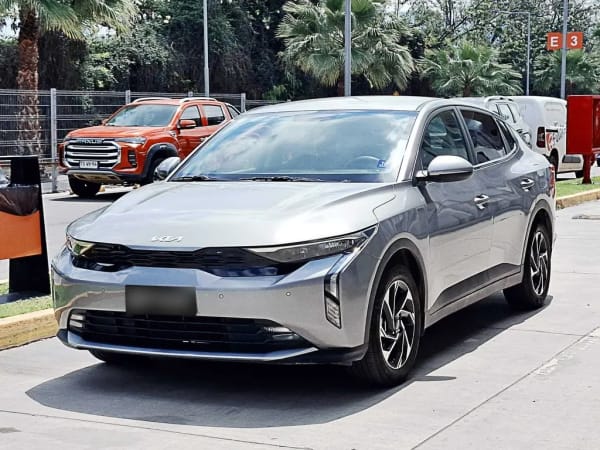 Kia K3 1.6 Ex 4x2 Mt 4p año 2024