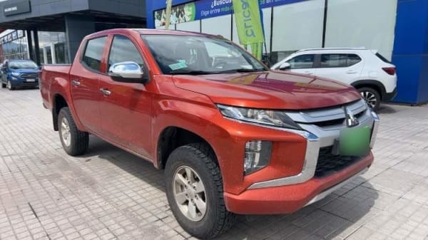 Mitsubishi L200 2.4 Katana Cr Diesel Special Pack Dob. Cab. 4x2 Mt 4p año 2021