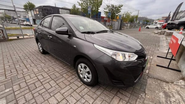 Toyota Yaris 1.5 Xli C 4x2 Mt 4p año 2020